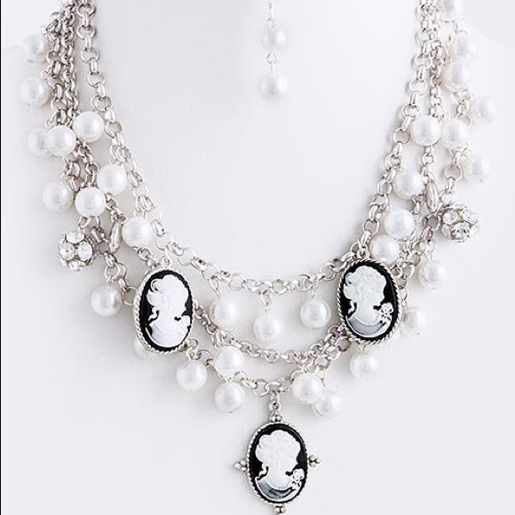 So Sophisticated Queen Necklace with Earrings - Picture 2 of 3